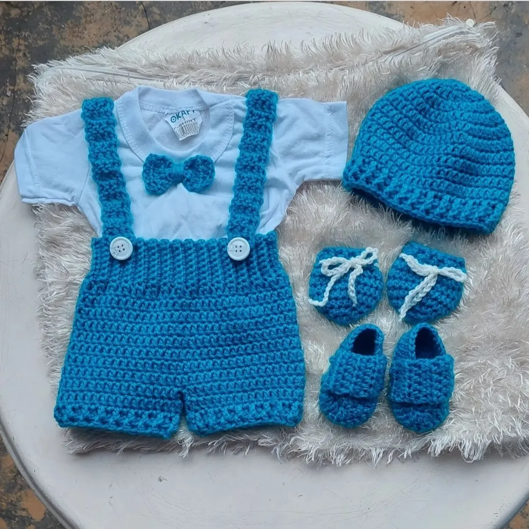 Ajuar azul con moño