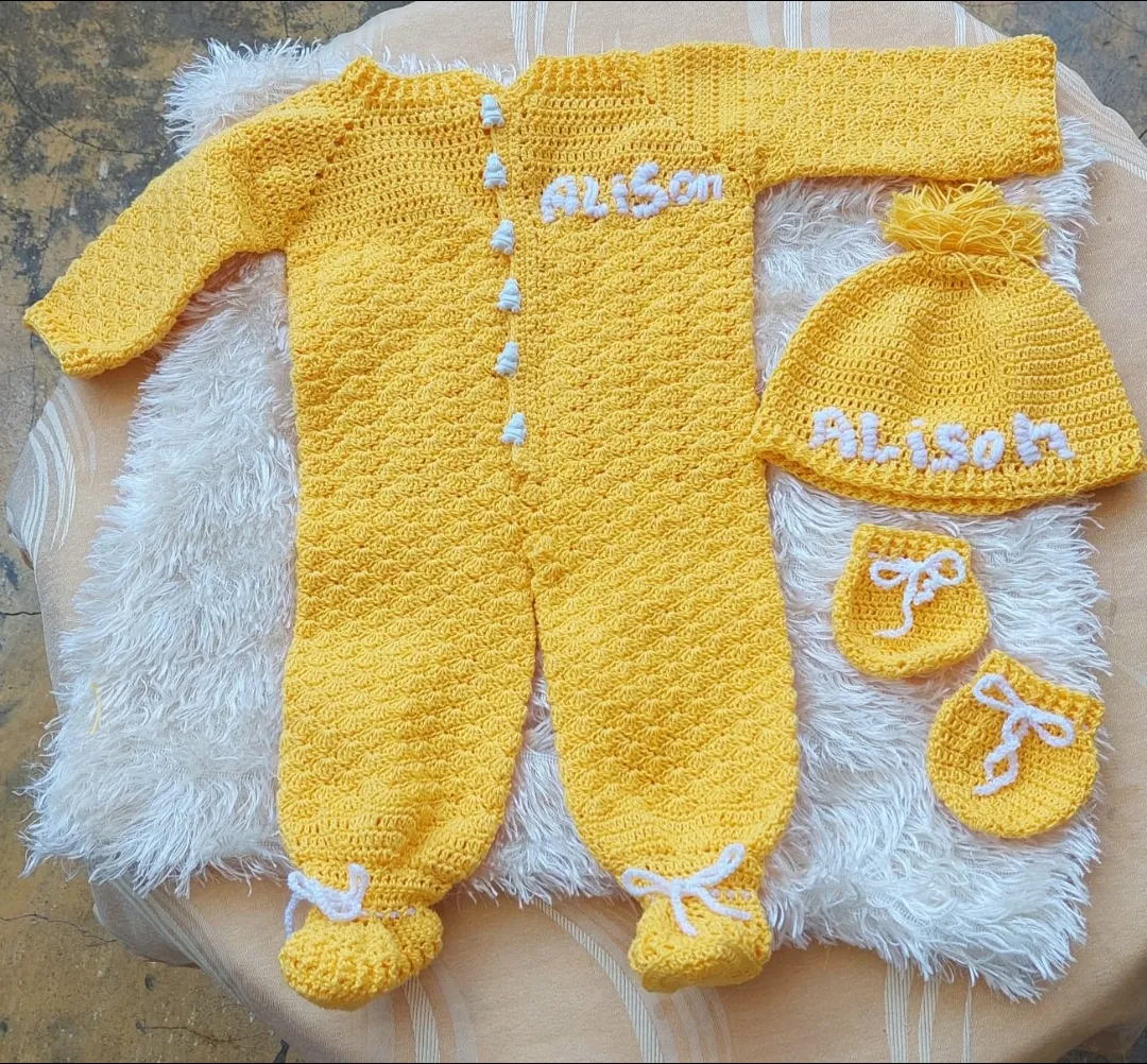 Pijama amarilla personalizada