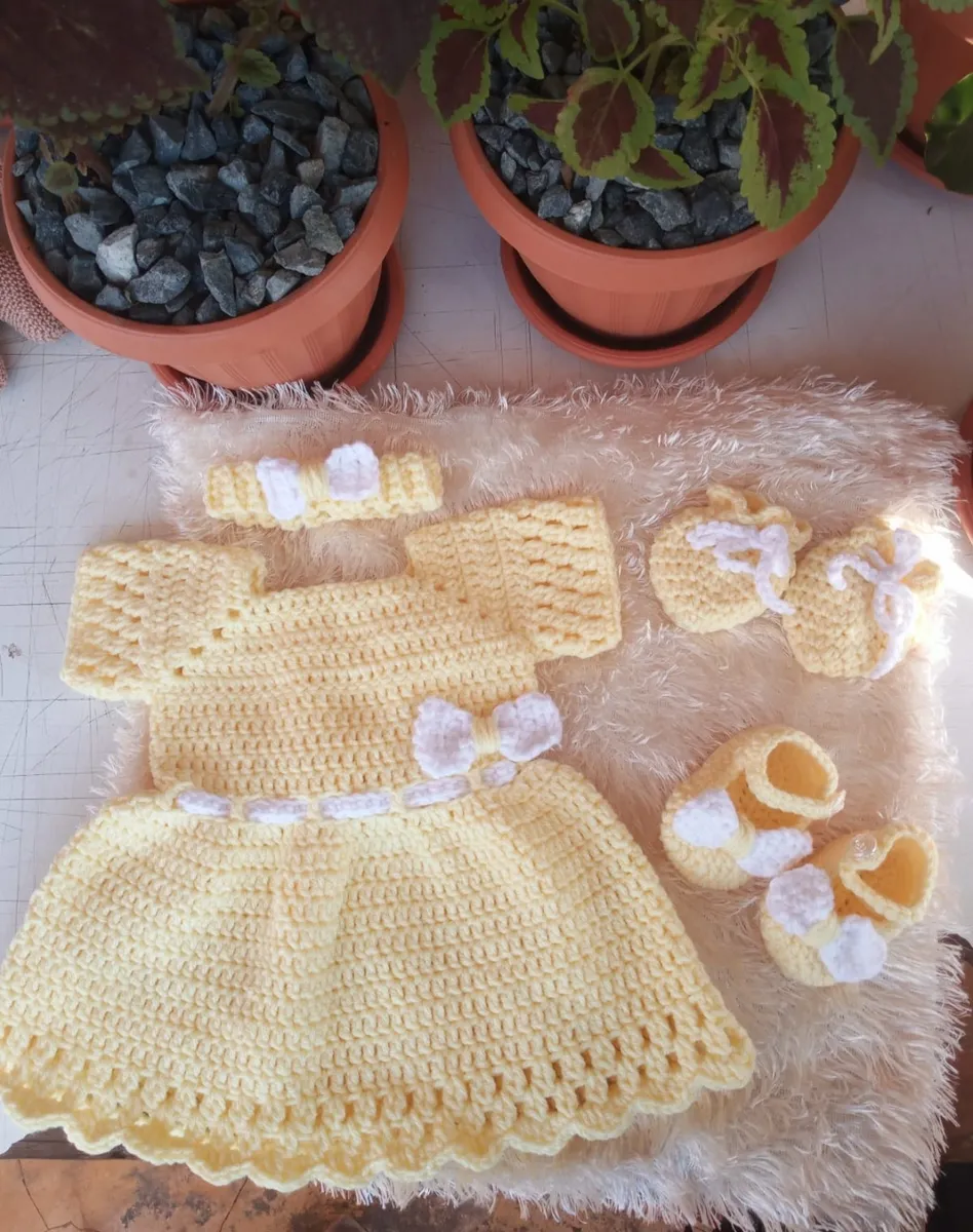 Vestido amarillo con tiara