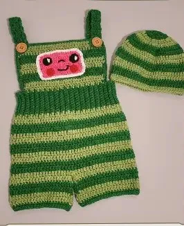 Conjunto verde a rayas con gorro