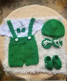 Conjunto verde con tirantes
