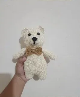 Osito blanco con moño